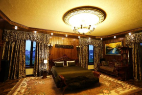 Banniy Klub Shangri-La Vnukovo Moskowski, Moskowski